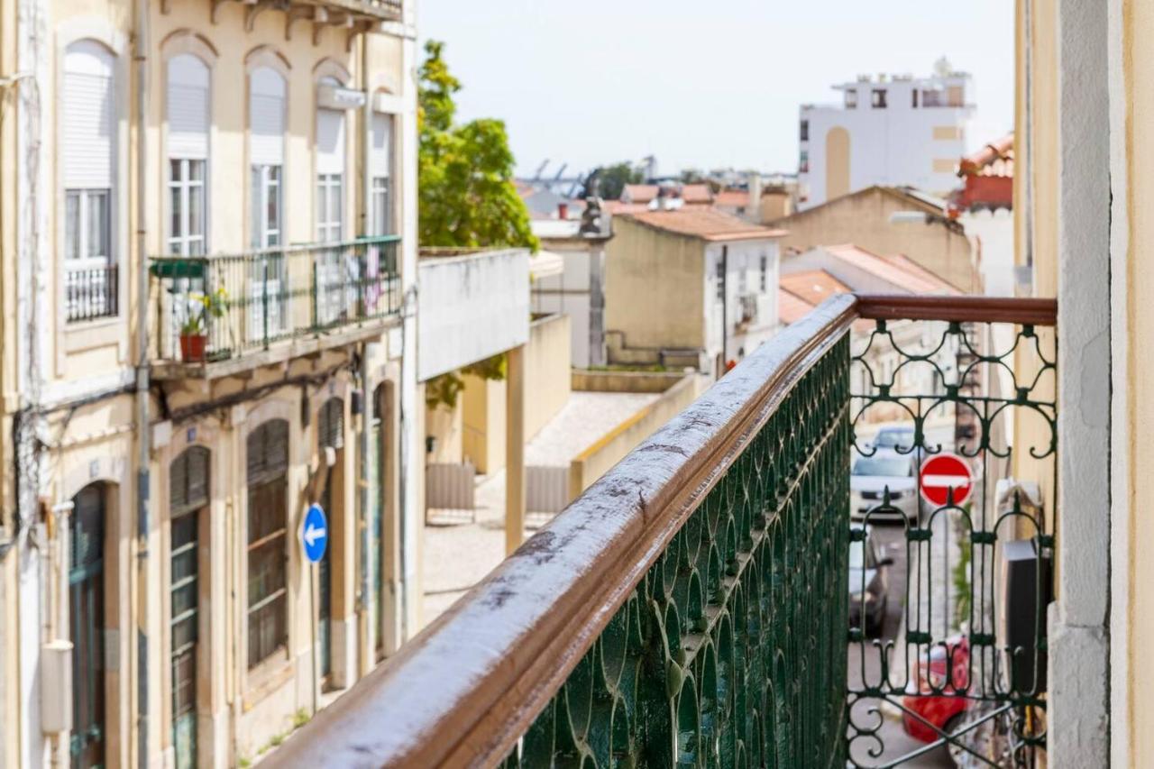 2 Bedroom Apartment For 4 People With Free Public Parking Lisboa Ngoại thất bức ảnh