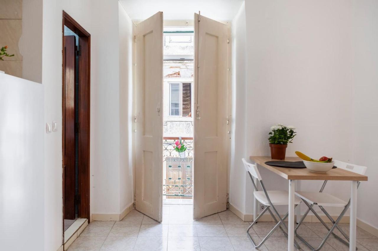 2 Bedroom Apartment For 4 People With Free Public Parking Lisboa Ngoại thất bức ảnh
